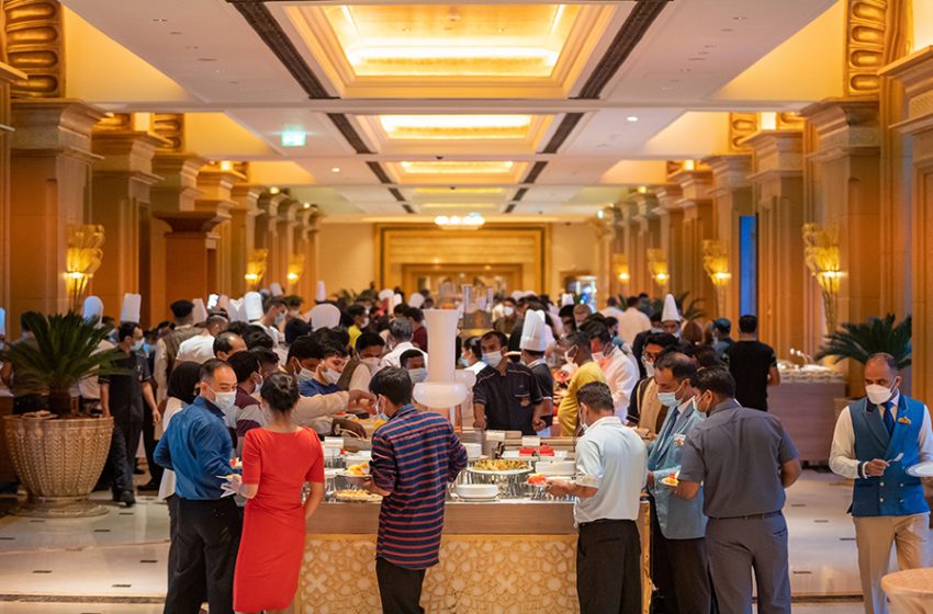  Emirates Palace Hosts Special Iftar for Employees