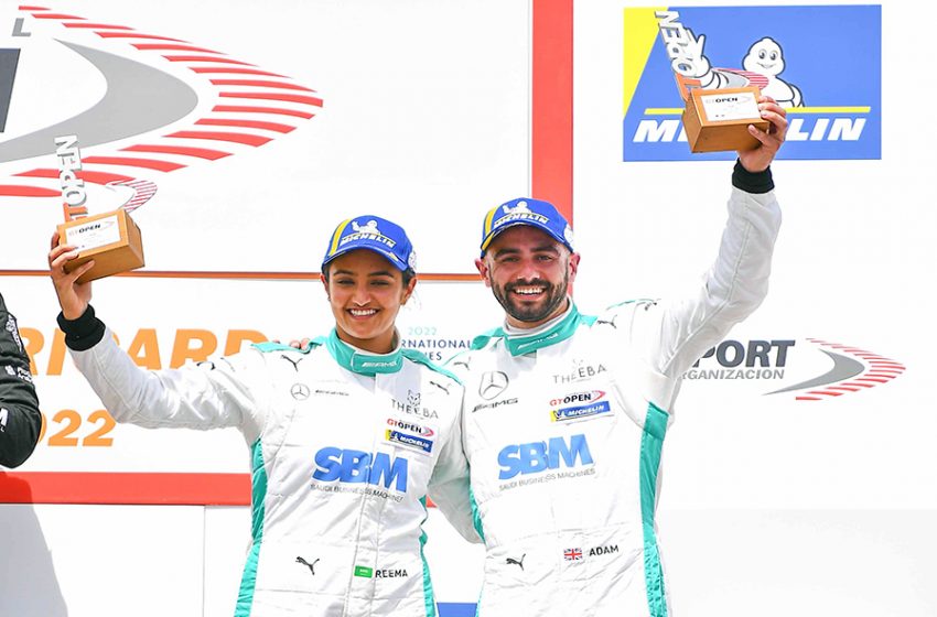  سائقة السباقات السعودية ريما الجفالي سعيدة بفوز فريقها ذيبة موتورسبورت في جولة فرنسا ضمن بطولة جي تي الدولية المفتوحة
