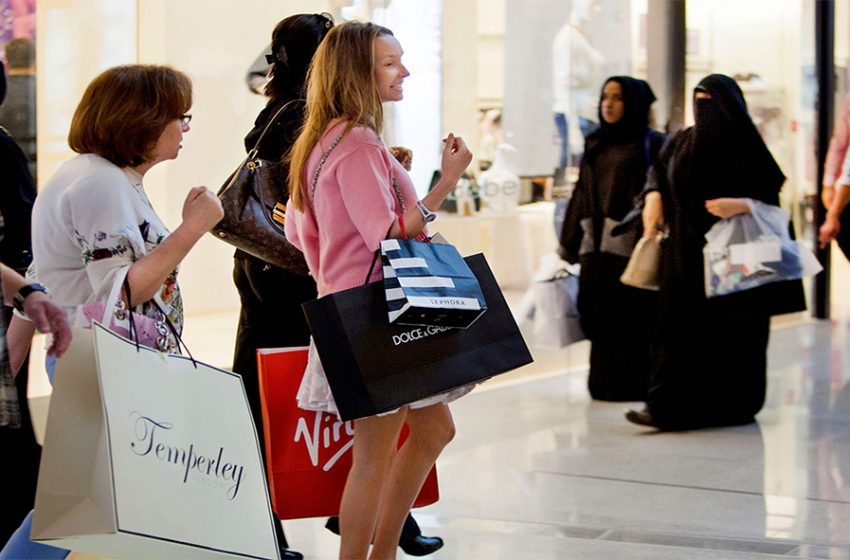  THE THREE DAY SUPER SALE COMMEMORATED BY JOYFUL SHOPPERS AND TOP RETAILERS ACROSS DUBAI