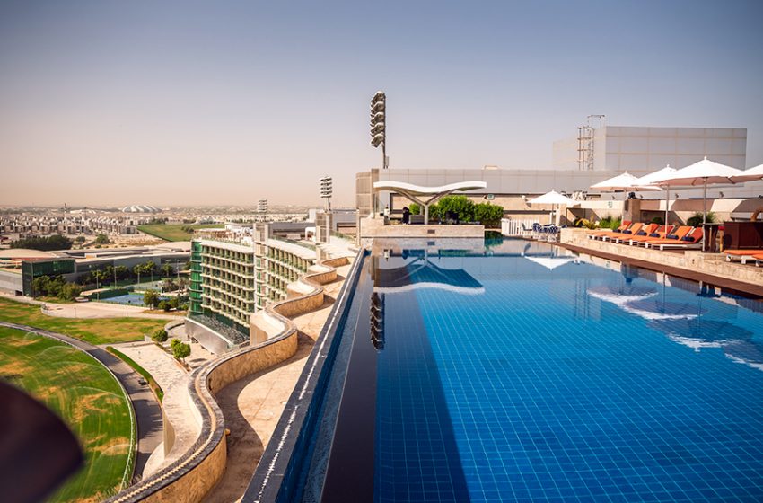  Unwind At The Infinity Pool With The View Of The Racecourse