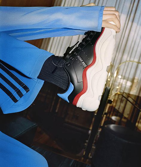  حذاء Stan Smith و Blue Version يلتقيان معًا لتُعيد adidas originals تقديم حذاء التنس الكلاسيكي لجيل جديد