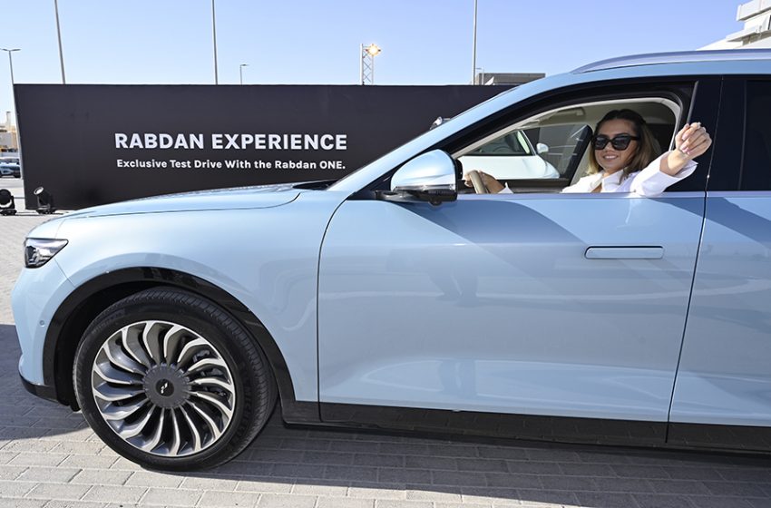  تنظيم أول تجربة قيادة لسيارة ربدان ون في أبو ظبي