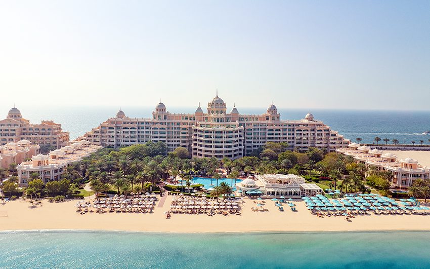  فندق كمبينسكي وريزيدنسز نخلة جميرا يقدم عرضاً حصرياً لقضاء يوم مميز على الشاطئ والمسبح