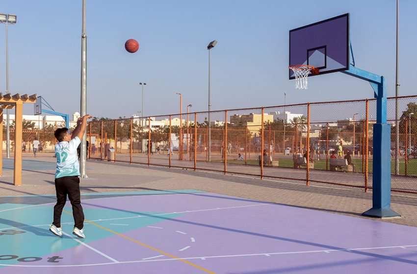  Dubai Municipality and Deliveroo work together to renovate basketball and cricket courts in Hor Al Anz Community Playground