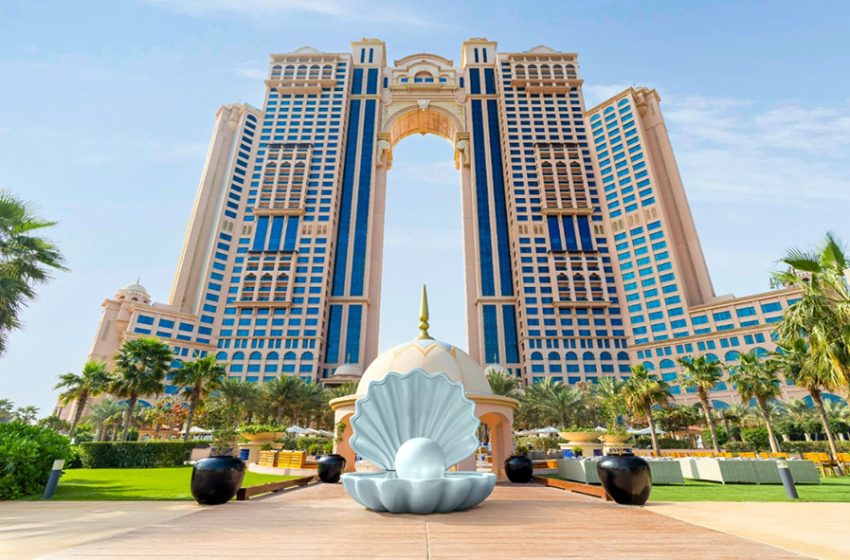  فندق ريكسوس مارينا أبوظبي يعرض منحوتةً فنية للفنان العالمي لورينزو كوين