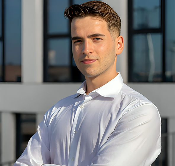  الذهب يتراجع بشكل حاد مع ارتفاع أسعار الفائدة وضغوط التضخم